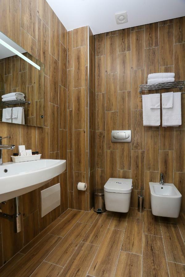 Emerald Boutique Hotel Tirana Exterior photo