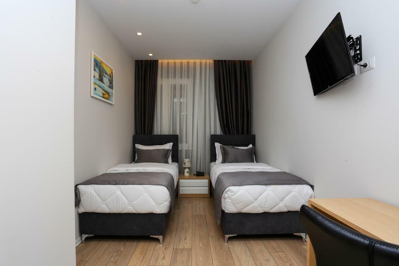 Emerald Boutique Hotel Tirana Exterior photo