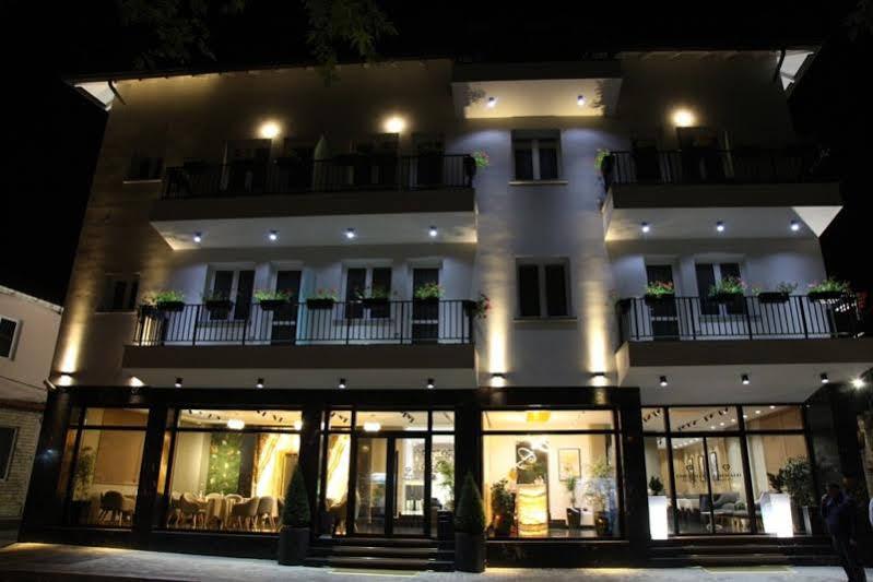 Emerald Boutique Hotel Tirana Exterior photo